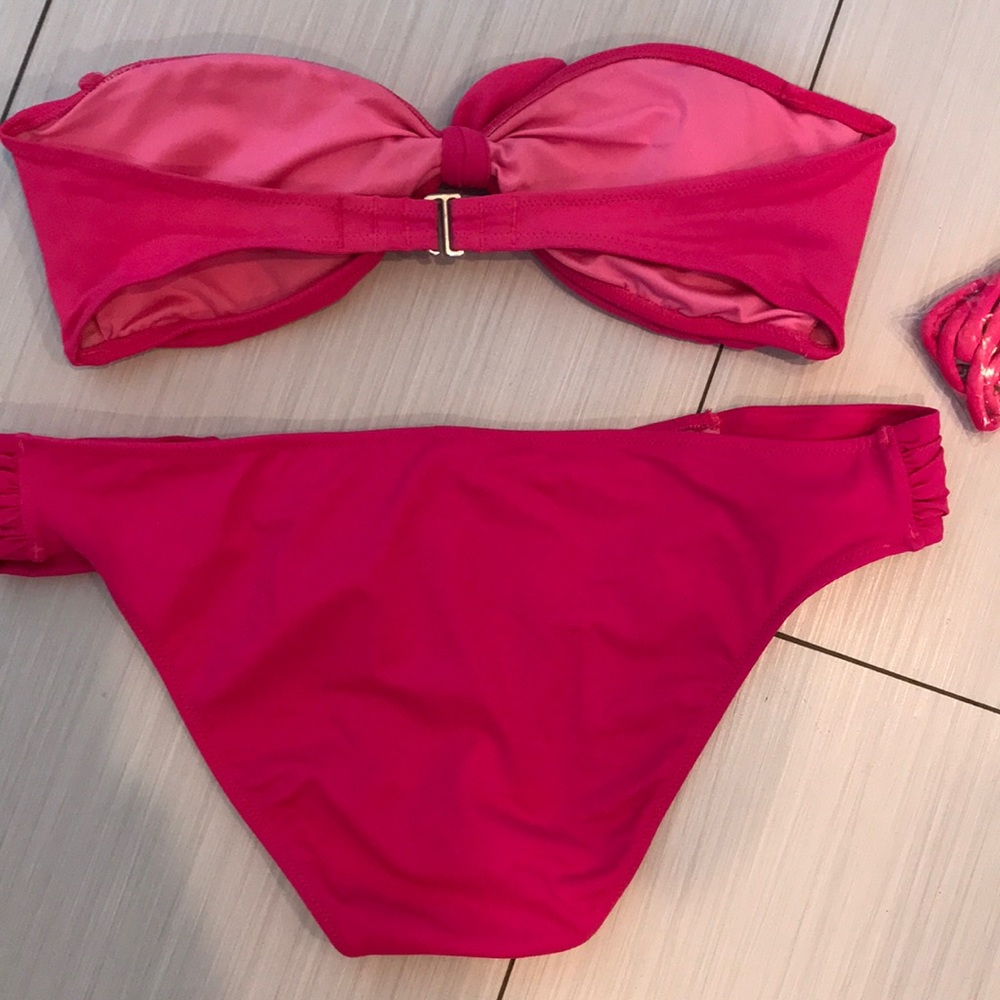 Victoria Secret - Picture 2 of 3